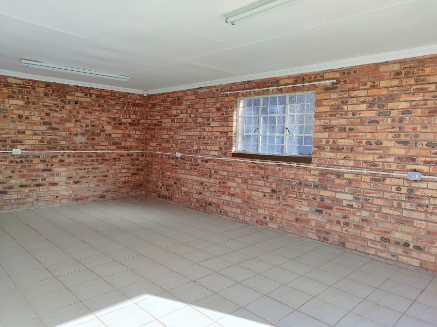4 Bedroom Property for Sale in Flamwood North West